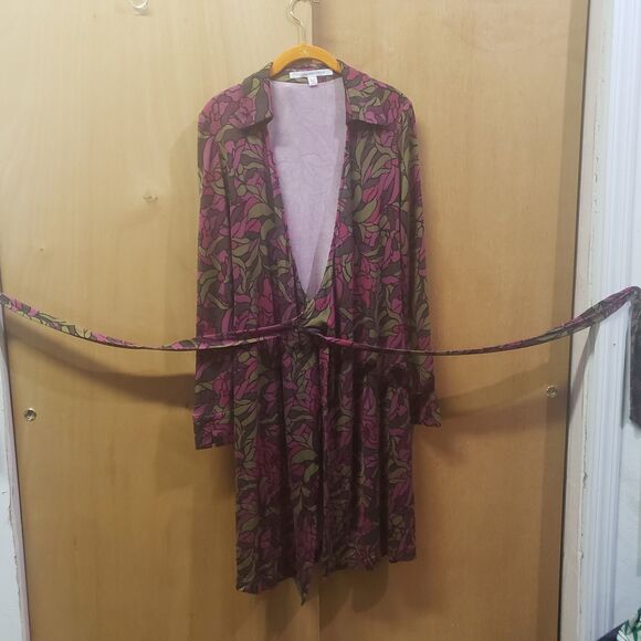 Diane Von Furstenberg Printed 100% Silk Jersey Wrap Dress
Size 6-GREAT CONDITION - Picture 1 of 10